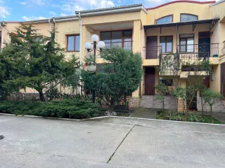 Апартаменты 93.8 кв.м Сочи. Адрес: г. Сочи, Адлерский район, ул. Ленина, 217а. Кадастровый номер: 23:49:0402008:1211. Апартаменты с продуманной планировкой в Жилом Комплексе «Орхидея Парк». 100 метров до моря. Выполнен качественный ремонт, установлена вся необходимая мебель и техника. Комплекс…