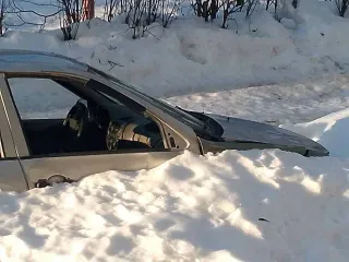 Lada Kalina 2012 года, 82 л.с., пробег 300000 км. VIN XTA111730C0242440, госномер С863КО40, цвет кузова серебристый, рабочий объем двигателя 1 596 куб.см.