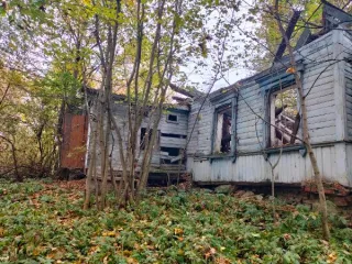 Нежилые здания 157,2 и 10,5 кв.м с участком 701 кв.м, Владимирская область. Нежилые здания площадью 157,2 кв.м (кадастровый номер 33:05:170402:160) и 10,5 кв.м (кадастровый номер 33:05:170402:159), совместно с занимаемым земельным участком из земель населенных пунктов площадью 701,0 кв.м…