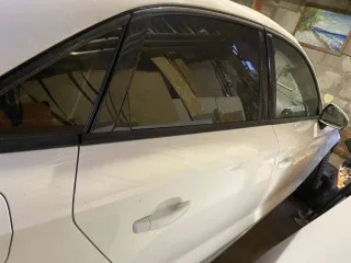 Audi A3 2017 года, 150 лс, АКПП. Модель: Audi A3; 2017 года выпуска; номер двигателя CZE 423023; VIN: WAUZZZ8VXH1060081. Авто после ДТП. Требуется многочисленный ремонт.