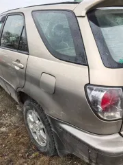 Toyota Harrier, 2001 года, модель 2AZ 0533931, кузов ACU10-0009247, цвет серый и темно-серый, 160 л.с. (120 кВт), 381000 км, полный привод, АКПП, рабочий объем двигателя 2362 куб. см, разрешенная максимальная масса 1855 кг, масса без нагрузки 1580 кг. Транспортное средство давно стоит без движения…