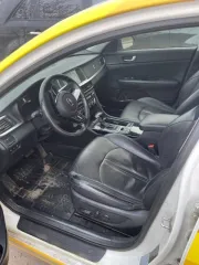 Kia Optima 2019 года, 180 л.с., пробег 140696 км, АКПП. Цвет желтый. VIN: XWEGU413BL0012942. ПТС: 39РВ 970090, госномер О614PB799. Изготовитель: Россия. Бензиновый двигатель объемом 2359 см³, мощность 187.62 л.с. (138 кВт). Экологический класс 5.