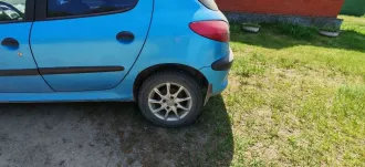 Peugeot 206, год изготовления: 2000. Легковой автомобиль, марка: Peugeot, модель: 206, год изготовления: 2000, цвет: синий, VIN: VF32AKFXP40765515, ПТС: 50РМ983908, г/н: Н359АР790, мощность двигателя, л. с. (кВт): 75 (55). Обращаю внимание, что автомобиль имеет внешние признаки износа. На кузове…