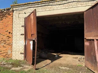 Теплая стоянка, КПП, Административное здание, КТП, Смоленская область, Симоновой, 110 696.8+30.1+587.7+266.9+366.4+630.3 кв.м Здания в Смоленской обл. еще 1. Здание нежилое: Теплая стоянка 25 мест площадью 696,8 кв.м., кадастровый номер 67:06:0010166:129, расположенное по адресу: Смоленская…