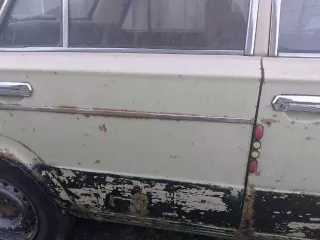 1/4 доли в праве на легковой автомобиль, марка: ВАЗ, модель: 21063, год изготовления: 1988, цвет: бежевый, VIN: ХТА210630К2108027, ПТС: 64 НВ 328094, модель двигателя: 2103, двигатель №: 5118926, кузов №: ХТА210630К2108027. Находится в долевой собственности, размер доли: 1/4