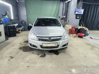 Opel Astra 2012 года, 116 лс, 268033 км. Автомобиль легковой, марка: Opel, модель: Astra (A-H), VIN: XWF0AHL48C0017219, гос. рег. номер: Н107КН196, год изготовления: 2012