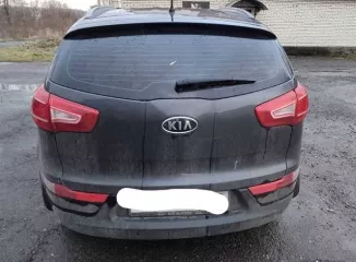 Автомобиль KIA SLS (Sportage, SL, SLS), 2012 года выпуска, государственный регистрационный номер У678МХ142. Резина зимняя - 1 сезон в эксплуатации. Базовая/заводская комплектация "Комфорт". Есть дефекты по кузову: сколы покрытия, царапины на бамперах и двери багажника, вмятины на капоте, сколы на…