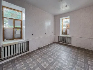 Имущественный комплекс общей площадью 1591.4 кв.м в Липецкой области, включающий земельный участок площадью 5 583 кв.м (кадастровый номер: 48:11:0470166:12), два здания и два сооружения по адресу: Россия, Липецкая область, Лебедянский район, г. Лебедянь, ул. Ленина, дом 50. Объект 1: Нежилое здание…