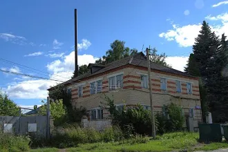 Лев Толстой ул. М. Горького д.6: земельный участок 2074 кв.м, административное здание 356,7 кв.м, гараж, котельная Липецкая область Земельный участок, площадь 2074 кв.м., административное здание 356,7 кв.м., гараж 119,8 кв.м., газовая котельная 16 кв.м., уборная 2,4 кв.м., ограждение 79 м…