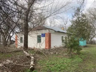 Здание школы 134,4 кв.м с участком 6137 кв.м, Воронежская область, Каширский район Отдельно стоящее здание с земельным участком 1) отдельно стоящее здание, назначение: нежилое, 1-этажное, кадастровый номер 36:13:1500003:133, площадь 134,4 кв. м., адрес: Воронежская область, Каширский район, с…