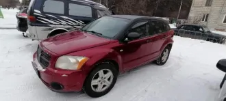 Dodge Caliber SE, 2008 г.в., г/н T702MH124, VIN 1B3HBN8CX8D748723, номер кузова 1B3HBN8CX8D748723, номер двигателя отсутствует, цвет красный. Рабочее состояние не проверялось, имеет сколы ЛКП на переднем бампере, сколы ЛКП и трещины на переднем бампере. Обременения: запреты судебного пристава…