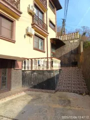 Дом 142,3 кв.м. и земельный участок 498 кв.м. в Сочи. Жилой дом площадью 142,3 кв. м с кадастровым номером 23:49:0205006:1532, находящийся по адресу: Краснодарский край, г. Сочи, Центральный район, ул. Пластунская, д. 154/2 с земельным участком, категория земель: земли населенных пунктов для ИЖС…