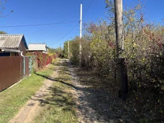 Земельный участок общей площадью 514+/-8м2 с кадастровым номером 36:28:8462002:225, адрес: Воронежская область, Семилукский район, рп Стрелица, тер. СНТ Горняк, ул. Солнечная, д. 250, земли населенных пунктов, вид разрешенного использования: для ведения садоводства.
Состояние: земельный участок…