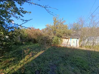 Земельный участок 475 кв.м с домом и зданием, Кармаскалинский район. Кадастровый номер участка: 02:31:190123:211. Жилой дом, кадастровый номер: 02:31:190123:294, площадь 30.7 кв.м. Нежилое здание, кадастровый номер: 02:31:190123:293, площадь 6 кв.м. Адрес: Республика Башкортостан, Кармаскалинский…