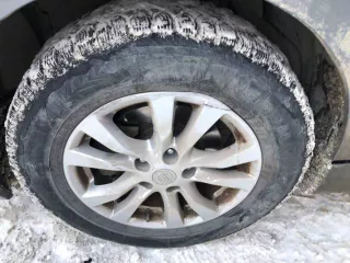 Автомобиль марки NISSAN модель Teana, 2014 г.в. VIN номер Z8NBCAL33ES006052. 1 Подвеска заднего левого колеса –деформировано ,колесо развернуто по горизонту и вертикали 2 Диск колеса задний левый стоит не комплектный 3 Порог левый смещение передней левой части 4 Диск колеса передний левый…