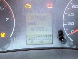 LADA Granta 2013 года выпуска, VIN XTA219060D0148894. Объем двигателя 1596 см³, мощность 81,6 л.с. Пробег 175921 км.