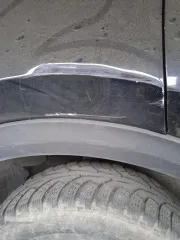 Mazda CX-5 2017 года выпуска. VIN: RUMKE5W7600007110. Автомобиль имеет различные сколы, царапины, вмятины. Повреждено лобовое стекло, есть скол размером с пятирублевую монету. Порвана пластиковая защита днища. Присутствует стук в подвеске, стук подшипников в колесах, стук в ходовой части. Машина 2…