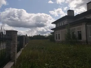 Имущественный комплекс: Московская область, город Клин, деревня Тиликтино, СНТ "Альпийские луга", дом 34, строение 1, площадью 24,9 кв. м, кадастровый номер 50:03:0050380:5803; земельный участок площадью 1000 кв. м, кадастровый номер 50:03:0050380:2130.