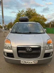 Hyundai Starex, 2004. Автомобиль, марка: Hyundai Starex, VIN: KMHWP81HP4U605924, год выпуска: 2004, цвет: серебристый. Автомобиль в рабочем состоянии, на ходу. Недочеты: требуется замена порогов, колесных арок. Лонжероны с коррозией – либо усиливать, либо менять. Двигатель исправен, но масло…