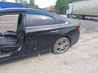 Hyundai Sonata, VIN KMHE341FBJA404906, 2017 года выпуска. Находится в технически неисправном, разукомплектованном состоянии. Двигатель автомобиля не запускается. Возможно наличие скрытых повреждений.