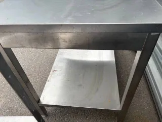 Kayman SP-222/1006 стол производственный. Является бывшим в употреблении имуществом, могут иметься скрытые недостатки.