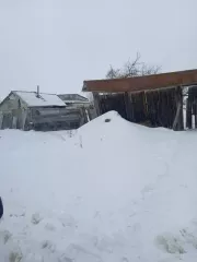 Здание, жилое, площадь 29 кв. м., общая долевая собственность, доля в праве 1/5, кадастровый номер 21:07:221703:107, с земельным участком для ведения личного подсобного хозяйства, площадь 3700 кв. м., общая долевая собственность, доля в праве 1/5, кадастровый номер 21:07:221703:12, местоположение…