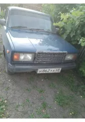 ВАЗ 2107, 2008 года, мощность 72,7 л.с., пробег 67846 км. Автомобиль на ходу. Требуется ремонт коробки передач. Имеется ржавчина, потрескалась краска, вмятина задней двери. Фактическое состояние транспортного средства определяется при осмотре. Все риски, связанные с неознакомлением с имуществом…