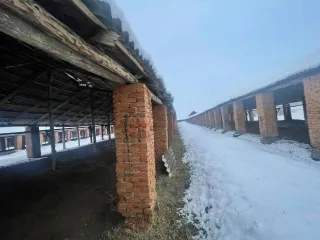 Формовочное отделение, кольцевая печь, сушильные сараи общей площадью 1653,8 кв.м. Здание, кадастровый номер 01:01:3601000:455 — формовочное отделение, общая площадь 273,6 кв.м., инвентарный номер 79:205:002:600003010:0500, литер Д, этажность 1, расположено по адресу: Россия, Республика Адыгея…