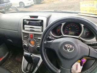 Toyota Rush 2006 года, серый. VIN отсутствует, ПТС 25 УМ 594267, госномер А986УС41. Произведен в Японии. Двигатель бензиновый, модель 3SZ, номер 1673811, мощность 109 л.с., объем 1495 см³.