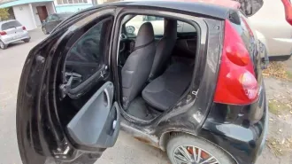 Peugeot 107, 2007 года, 68 лс, 274236 км. Автомобиль PEUGEOT 107, 2007 года выпуска, VIN - VF3PNCFAC88172290, цвет: черный, рег. знак: Е693АМ164. Учтено техническое состояние: коррозийные повреждения порогов. Имеются потертости, вмятины, сколы лакокрасочного покрытия. Требуется химчистка салона.