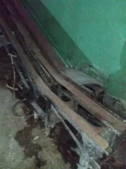 Оборудование тарного склада: Конвейер входящий, сушка, мойка, шкафы, приводы, шкаф управления, конвейер исходящий. Характеристики основных средств представлены на сайте ЕФРСБ в публикации об оценке №20167634 от 29.10.2025