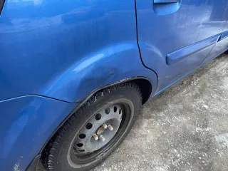 Kia Rio 2010 года, 95 л.с., пробег 218582 км. VIN XWEDH511AA0002458, цвет синий. Номер двигателя G4EE AH330837, тип двигателя бензиновый, мощность 69.9 кВт (95 л.с.), номер кузова XWEDH511AA0002458, снаряженная масса 1580 кг (1244 кг без нагрузки).