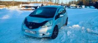Honda Fit, 2008 года, 100 лс, 241000 км, АКПП. Автомобиль Honda Fit, 2008 г.в., гос.рег.знак С438НУ138, модель, номер двигателя: L13А, 4112636, мощность (кВт/л.с.): 74.0/100.0, рабочий объём двигателя (см3): 1339, номер кузова: GE61101583, цвет кузова: серый.