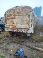 Прицеп-цистерна ЧМЗАП-5524П ТЗ-22, 1996 года выпуска, цвет желтый. VIN XTS05524ПR0002008, номер шасси 0002008, государственный номер АН6268/59. Разрешенная максимальная масса 30000 кг, масса без нагрузки 7000 кг. Двигатель отсутствует. Находится в городе Новый Уренгой, ЯНАО.