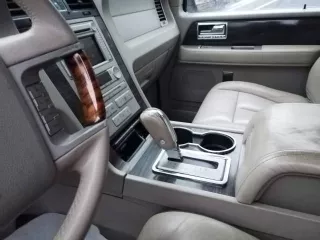 Lincoln Navigator, VIN: 5LMFL28517LJ21621, 2007 г., 304 л.с., черный.
