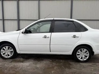 Lada Granta, 2023 года, 87 лс, АКПП. Автомобиль легковой, марка: LADA, модель: GRANTA, VIN: XTA219040R0949875, гос. рег. номер: Р685НТ30, год изготовления: 2023.