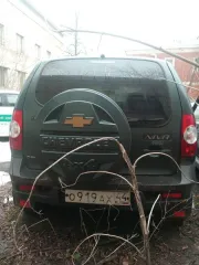 Chevrolet Niva 2013 года выпуска. VIN: X9L212300Е0493499. Цвет кузова: тёмный серо-зеленый металлик. Категория B. Год изготовления: 2013. Модель двигателя: 2123, номер: 0520730. Мощность двигателя: 79.6 л.с. (58.5 кВт). Рабочий объем: 1690 куб. см. Тип двигателя: бензиновый. Экологический класс…
