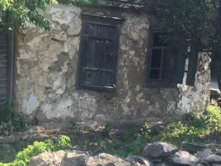 Летняя кухня нежилое здание 60.8 кв.м Ростовская область Нежилое здание летняя кухня, общей площадью 60,8 кв.м., кадастровый номер: 61:15:0070301:345, Этажность: 1, в том числе подземных 0, расположенное на земельном участке площадью 1350 кв.м. кадастровый номер: 61:15:0070301:342, категория земель…