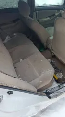 Toyota Corolla Fielder 2001 года, 110 л.с., пробег 300000 км, АКПП. Автомобиль после ДТП, не на ходу, не заводится, требуется ремонт. Недостатки видны по фотографиям: отсутствие деталей, вмятины, сколы и прочее. Возможно наличие скрытых недостатков. Номер кузова: NZE1210065024.