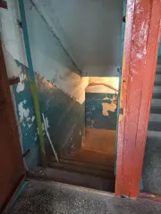 Нежилое помещение №1 с кадастровым номером 74:36:0710002:205, площадью 326,7 кв. м, расположенное по адресу: г. Челябинск, пр. Победы, д. 300. Назначение – нежилое, подвал. Тип отделки – без отделки. Дом оснащен системами водоснабжения, канализации, отопления и электроснабжения. Вход в помещение…