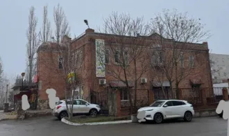 Жилой дом со встроенным магазином, кадастровый номер: 23:42:0401001:184; площадь: 733,6 кв.м., адрес: Краснодарский край, Ейский р-н, г. Ейск, ул. Коммунистическая, д. 11А; земельный участок, кадастровый номер: 23:42:0401001:114, площадь: 1121 кв.м, категория земель: земли населенных пунктов…