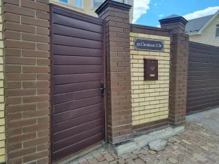 Дом 561,9 кв.м, участок 1344 кв.м, г. Казань. Здание, общая площадь: 561,9 кв.м., кадастровый номер: 16:50:160602:1814, расположенное по адресу: г. Казань, ул. Снежная, д. 26; земельный участок, общая площадь: 1344 кв.м., кадастровый номер: 16:50:160602:1942, расположенное по адресу: г. Казань, ул…