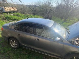 Volkswagen Jetta 2015 года, 86 лс, 399058 км. Транспортное средство легковое, марка: Volkswagen Jetta, 2015 г.в., цвет: темно-серый, VIN: XW8ZZZ16ZFN908388, г/н: Н564РЕ46, изготовитель (страна): ООО «ФОЛЬКСВАГЕН ГРУП РУС» (Россия), модель двигателя: CFN, тип двигателя: бензиновый на бензине…