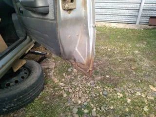 Daewoo Nexia 2005 года, 85 л.с., пробег 450000 км. VIN: XWB3D31UD5A030564, седан, серебристый цвет, механическая коробка передач. Имеет внешние повреждения: потертости, царапины, вмятины, очаги коррозии на кузове, трещины и сколы стекол. Со слов должника, двигатель неисправен. По данным ГИБДД…