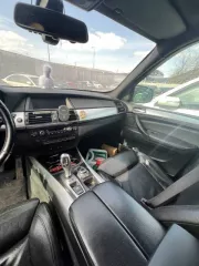 BMW Х5 XDRIVEVE35D, 2009 г.в., рег. номер: Е402ХК750, VIN: WBAFF01040L211527, объем двигателя 2993, мощность двигателя  кВт/л.с.  286  210.4 , цвет: черный, ПТС № 50РК897133, СТС 9918370698. Находится в залоге у ПАО  МТС Банк . Сел аккумулятор, долгий простой на парковке.