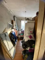 Доля дома 92,2 м² и доля участка 792 м², Свердловская обл. 1/2 доля дома и 1/2 доля земельного участка в Свердловской обл. еще 1/2 доля дома и 1/2 доля земельного участка в Свердловской обл. еще 1/2 доля в праве на жилое здание, площадь: 92,2кв.м., кадастровый номер: 66:27:1101027:240 и 1/2 доля в…
