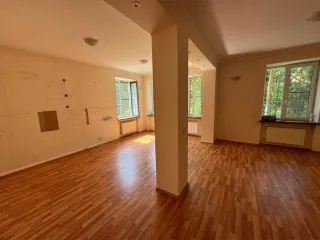 Жилое здание 334.9 кв.м, кадастровый номер 50:20:0010111:282, расположено в Московской области, Одинцовский район, дер. Мякинино, ЗАО «Береста», уч. 46. Земельный участок 1500 кв.м, кадастровый номер 50:20:0010102:6, вид разрешенного использования - для индивидуального жилищного строительства…