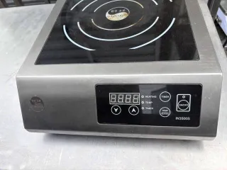 Индукционная плита Indokor IN3500S. Является бывшим в употреблении имуществом, могут иметься скрытые недостатки.