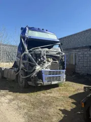 Лот № 6 (вторичные). Грузовой тягач седельный Volvo FH 440, 2006 года выпуска, государственный номер М417ЕЕ60, идентификационный номер (VIN) YV2AS02A06A621798, транспортное средство после ДТП, отсутствует лобовое стекло, правая дверь, автотранспортное средство возможно не на ходу. Местонахождение…
