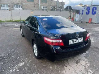Toyota Camry 2007 года выпуска. Бензин, объем двигателя 2 362 см³, мощность 167 л.с. VIN JTNBE40K203127717. Коробка передач — автоматическая.